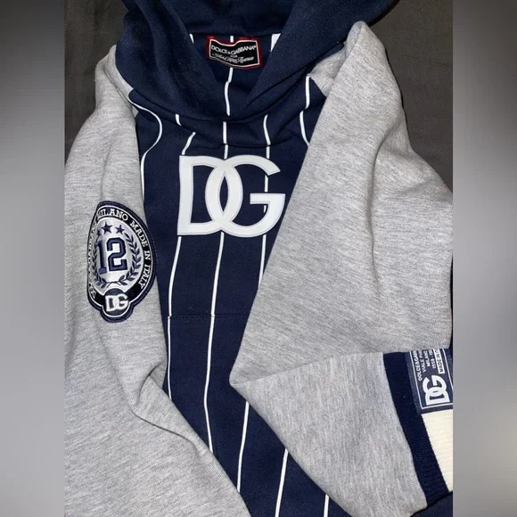 Dolce and Gabbana Kids
Logo-Printed Pull-over Hoodie
Kids Size: 4Y - Picture 3 of 4